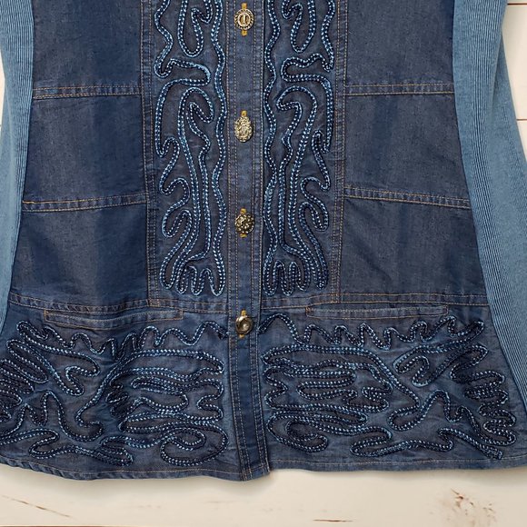 Parsley & Sage Embroidery Chambray Vest - Picture 4 of 11
